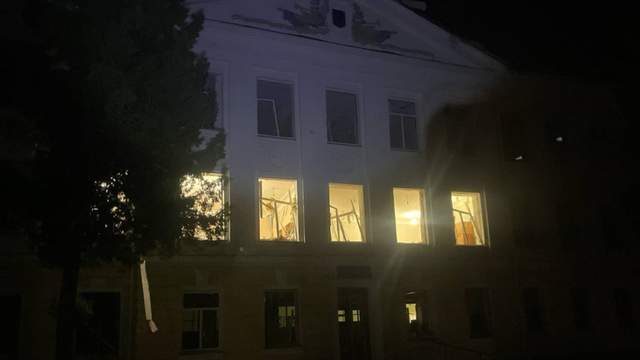 Росія масовано атакувала Конотоп дронами: пошкоджено школу, лікарню та залізницю