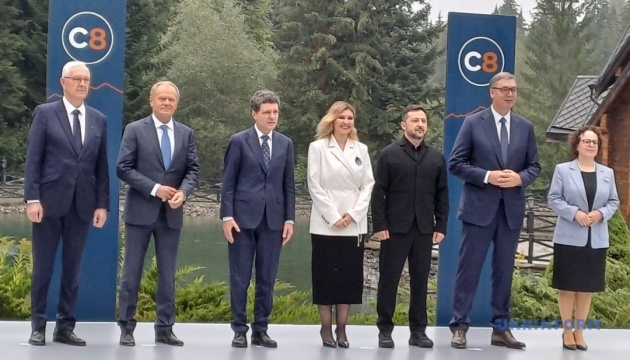 Зеленський у Буковелі оголосив про створення «Карпатської вісімки» (C8)