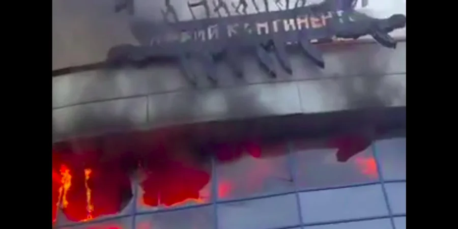 Росія вдарила по ТЦ «Новий Континент» у Дніпрі: масштабна пожежа, четверо поранених
