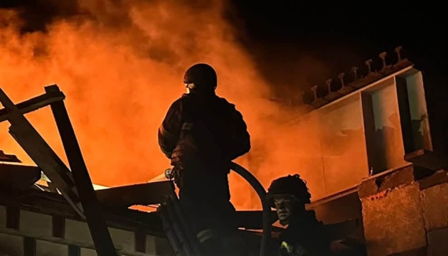 Атака РФ на Вінниччину: дрони пошкодили залізничний об'єкт, виникла пожежа