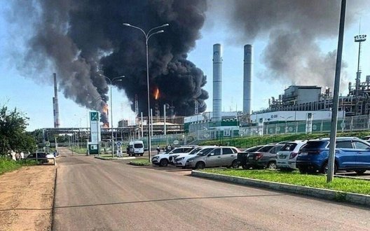 Московський НПЗ повністю зупинив роботу після атаки дронів, 45% нафтопереробки РФ виведено з ладу