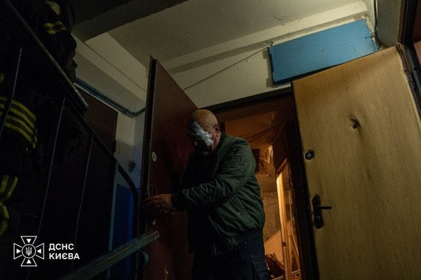 Нічна атака РФ на Київ: четверо постраждалих, зруйновано п'ятиповерхівку у Дніпровському районі