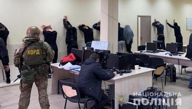 В Україні набрав чинності закон про кримінальну відповідальність за шахрайські кол-центри