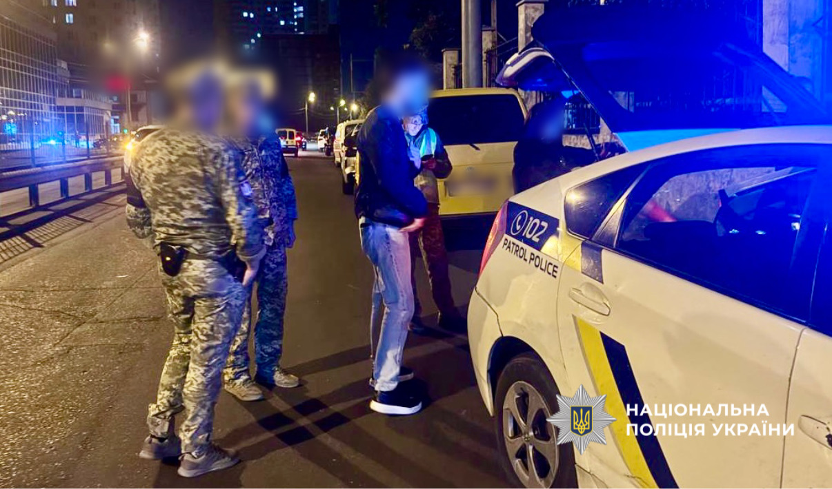В Одесі іноземець на BMW вдарив у блокпост: постраждали двоє поліцейських та троє військових ТЦК
