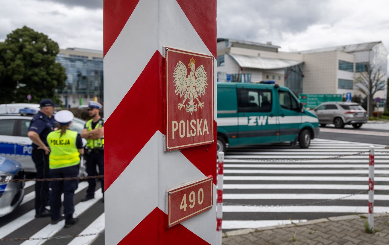 Дрон РФ влучив поблизу КПП «Ягодин»: Польща підняла авіацію та закрила аеропорти