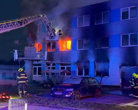 Підпал заводу в Чехії: пошкоджено виробництво тепловізорів для ЗСУ, поліція підозрює теракт