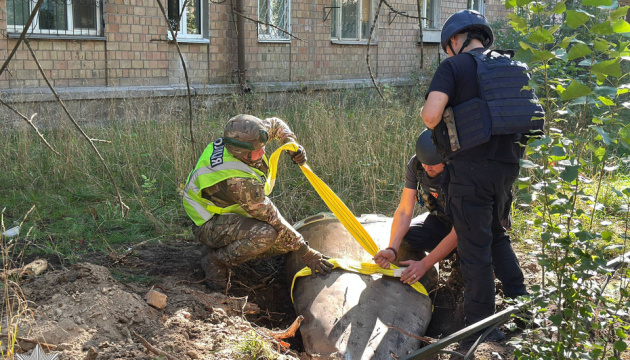 У Києві знешкодили бойові частини двох балістичних ракет біля житлових будинків