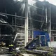 Росія вдарила дроном по торговому центру у Харкові: є поранений
