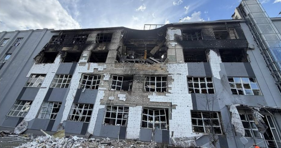 Тарифи на інтернет та мобільний зв'язок зростуть через удари по дата-центрах