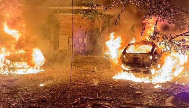 Росія вдарила по багатоповерхівці у Дніпрі: пожежа, мешканців евакуюють