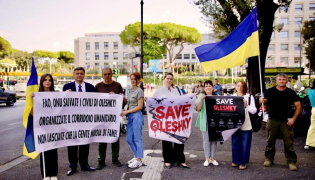 Десятки мешканців окупованих Олешок самотужки вийшли з міста; ЄС вимагає розблокувати доступ