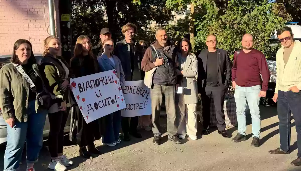 Режисер Андрій Білоус, якого звинувачують у насильстві над студентками, вийшов з СІЗО під заставу