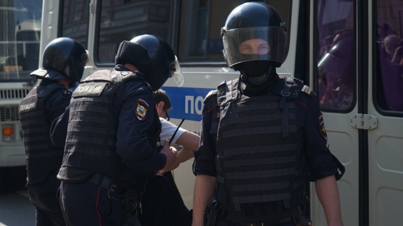 У Москві затримали десятки учасників мітингу комуністів, де скандували «Геть царя»