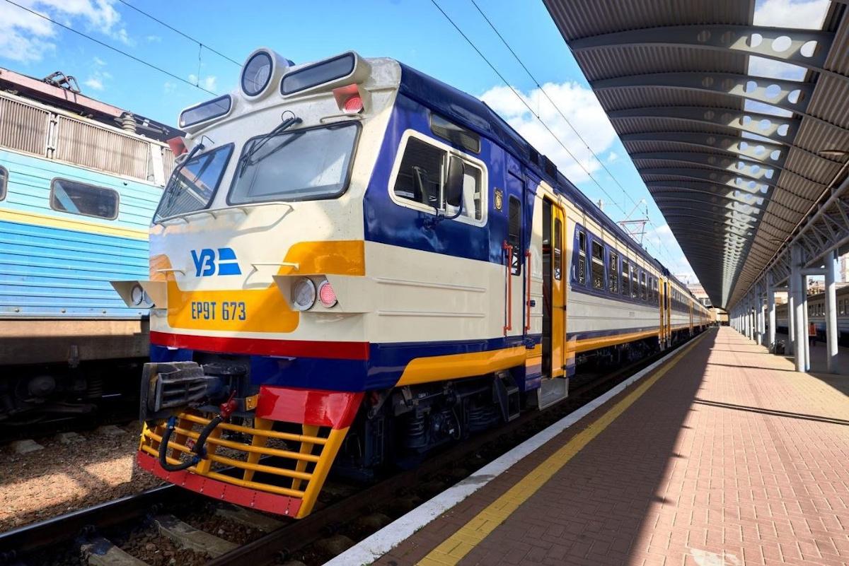 Укрзалізниця запустила 18 додаткових шатлів Kyiv City Express між берегами Києва