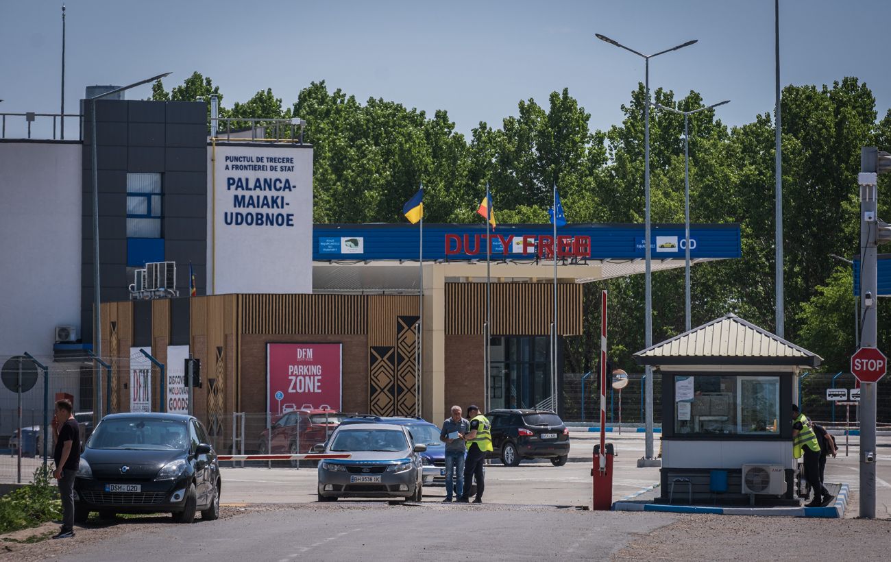 Снаряд РФ влучив у автобус на кордоні з Молдовою: КПП «Паланка» тимчасово закрито