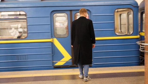 У Києві запровадили спецграфік на «зеленій» лінії метро через обмеження на Південному мосту