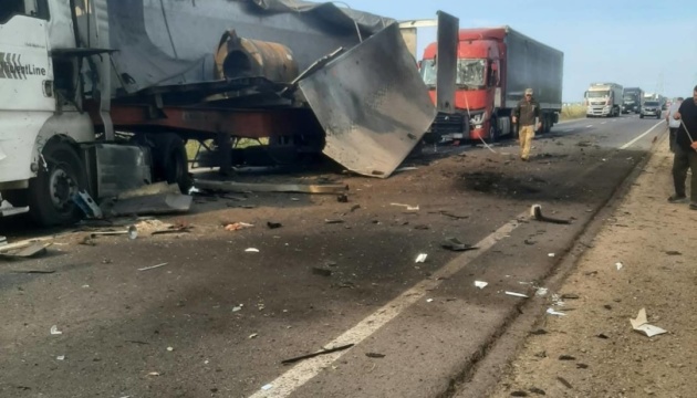 Росія завдала серії ударів по автодорозі на Одещині: п'ятеро поранених