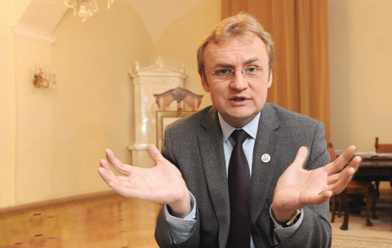 Садовий відмовився від зарплати через блокування виплат комунальникам Львова