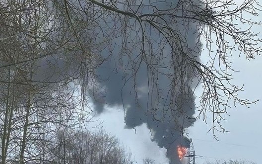 Дрони вдарили по НПЗ «Лукойлу» в Ухті: пожежа за 1700 км від України