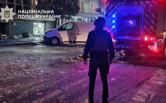 Пожежа на промисловому підприємстві Київщини після удару дрона: четверо поранених