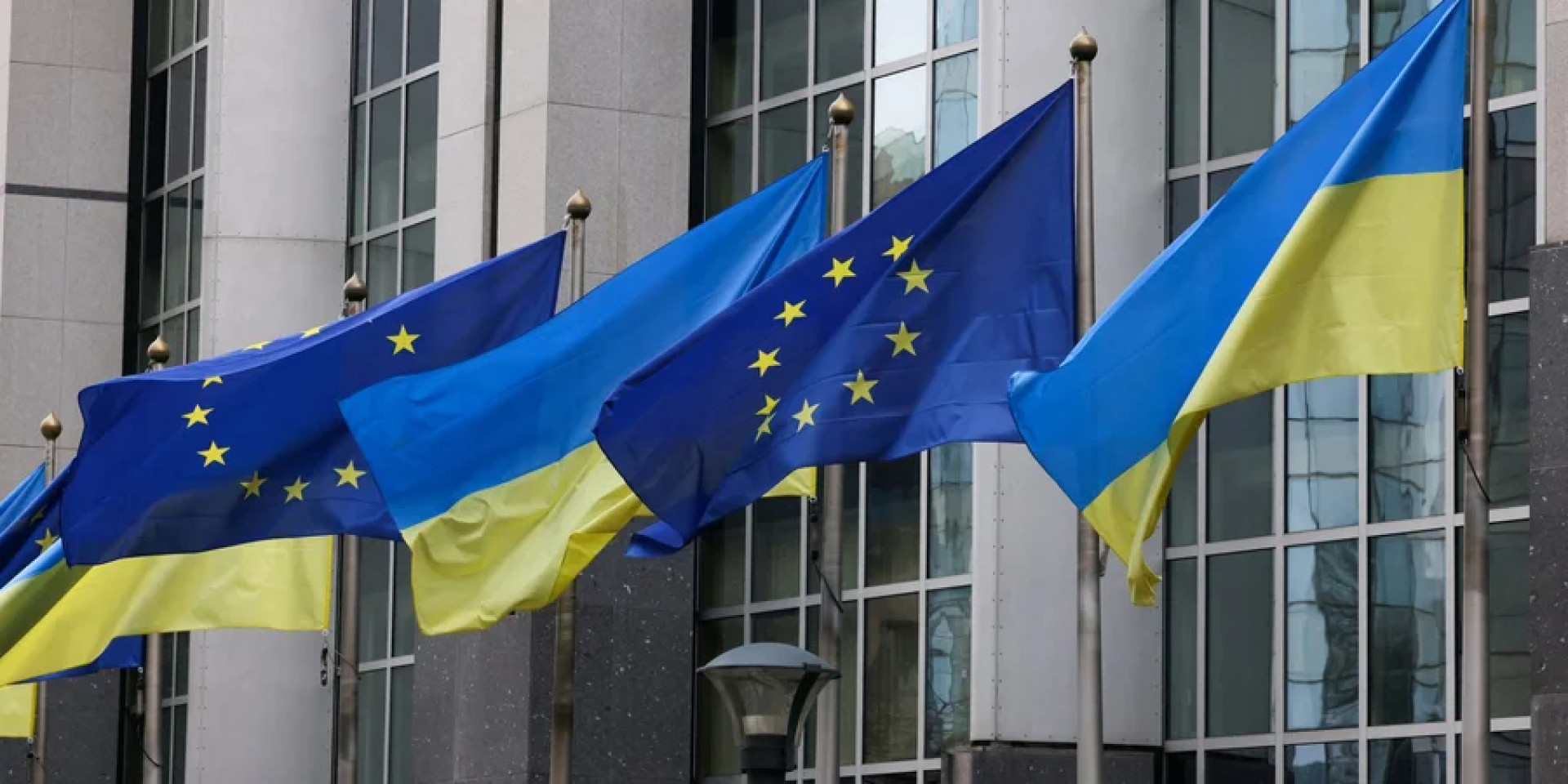 ЄС офіційно відкрив кластери 2 і 3 у переговорах про вступ України
