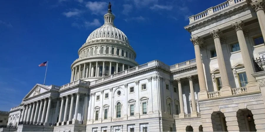 12 сенаторів США закликали Трампа скасувати угоду про дизель з Путіним