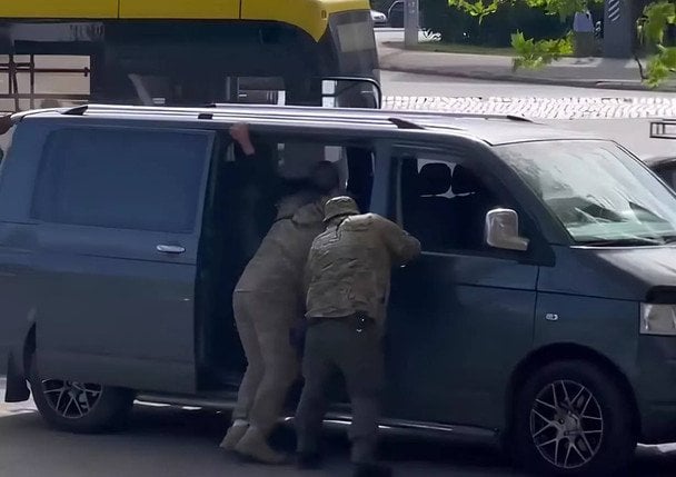 Лубінець: ТЦК забирають чоловіків із приватного житла, чотири регіони лідирують за скаргами