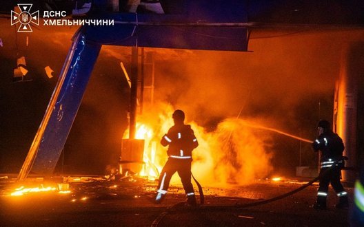 Удар по Хмельниччині: горіли АЗС та підприємства, двоє поранених
