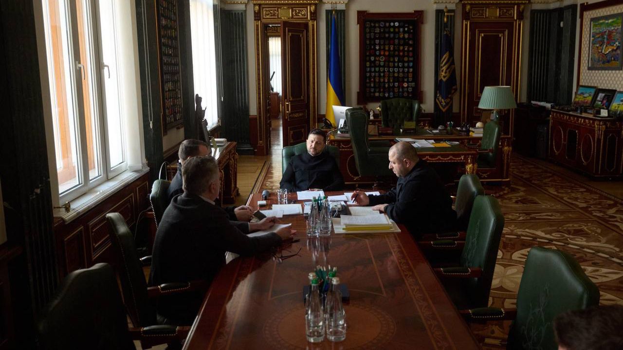 Зеленський після брифінгу: Росія готується до нових конфліктів, потрібні зустрічі лідерів