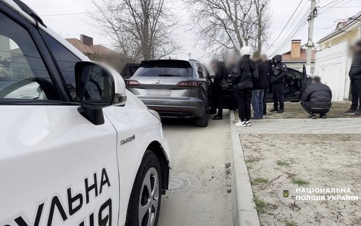 На Одещині шахраї ошукували військових на продажі елітних авто: затримано трьох