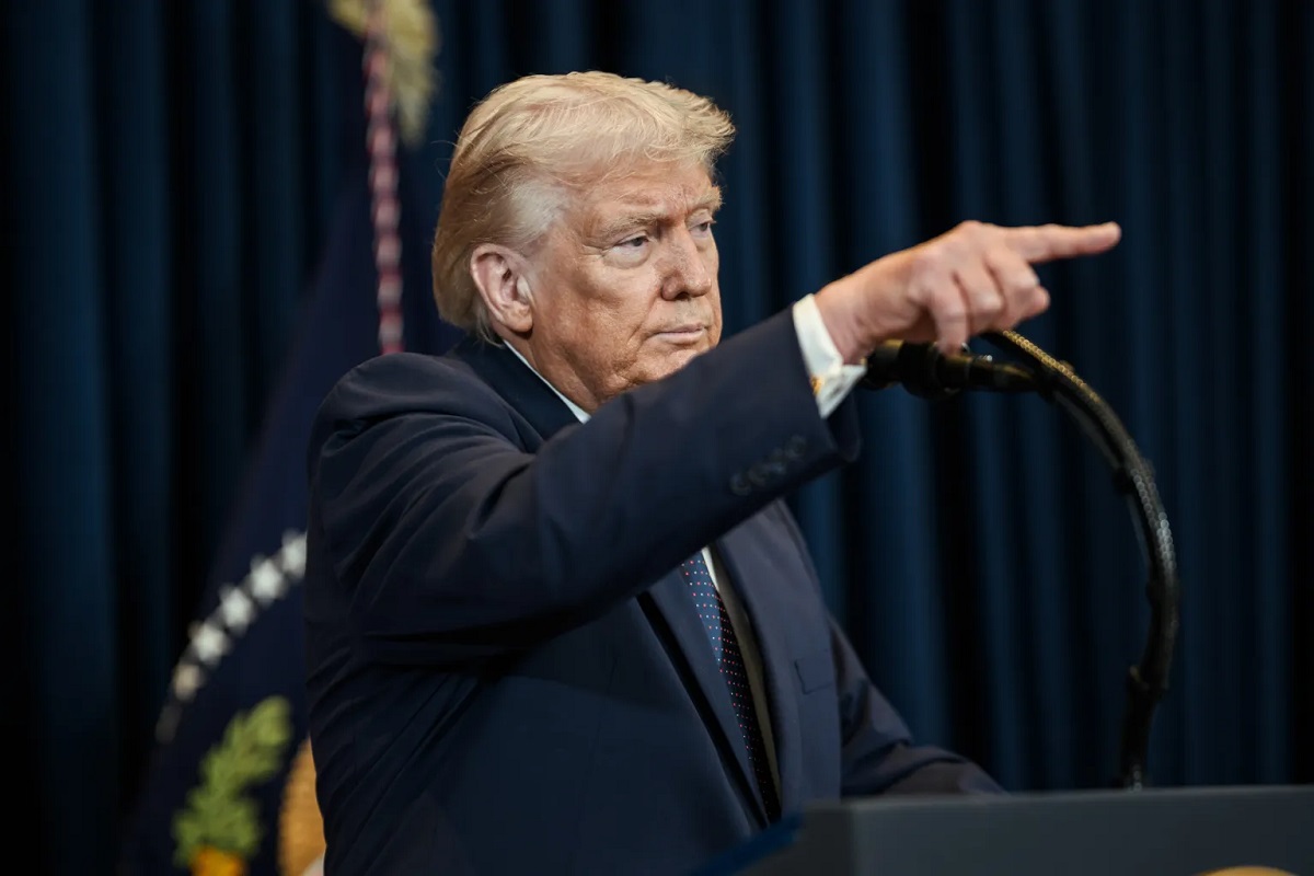 Трамп: Зеленський «ніколи не хотів миру», Україна в руїнах — Зеленський про тиск на капітуляцію