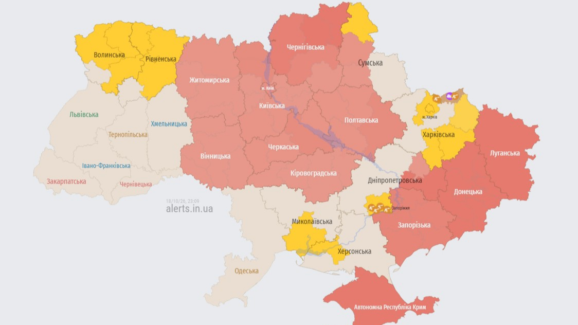 Росія вдарила балістикою по Києву: 1 загиблий, влучання у медцентр та школу