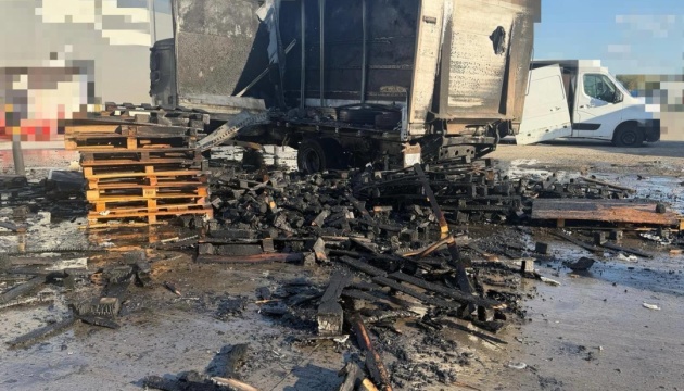 Удар по Київщині вдень: медзаклад вдруге за день та логістичний комплекс під вогнем