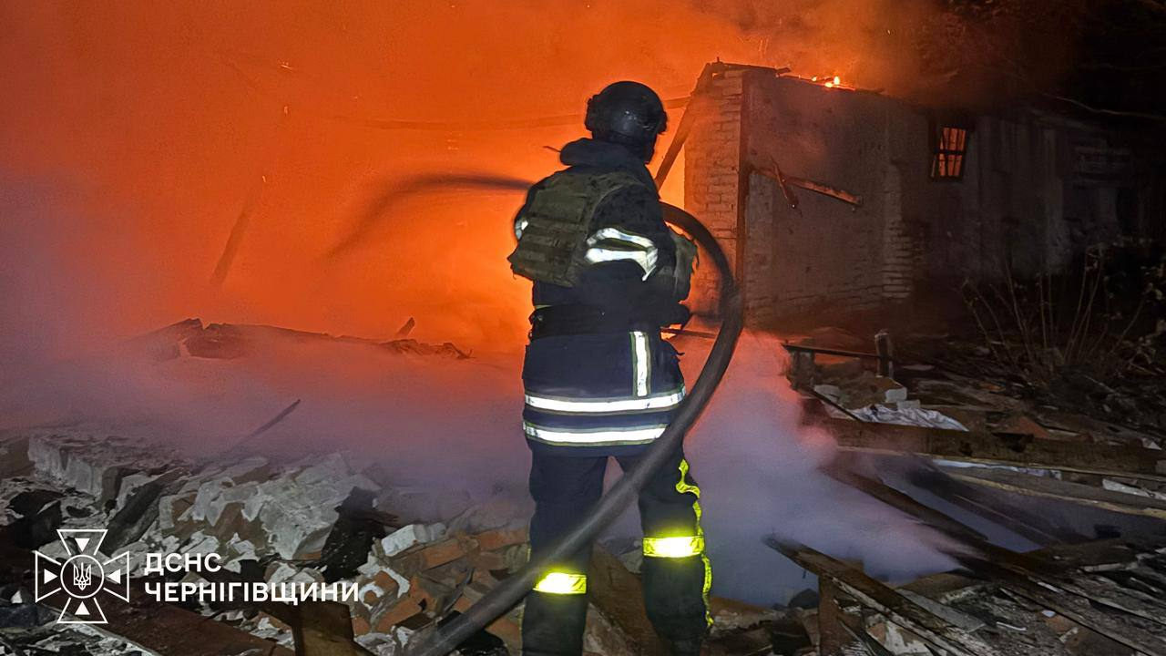 Росіяни двічі вдарили «Бандеролями» по Чернігову: один загиблий, пожежа на агропідприємстві