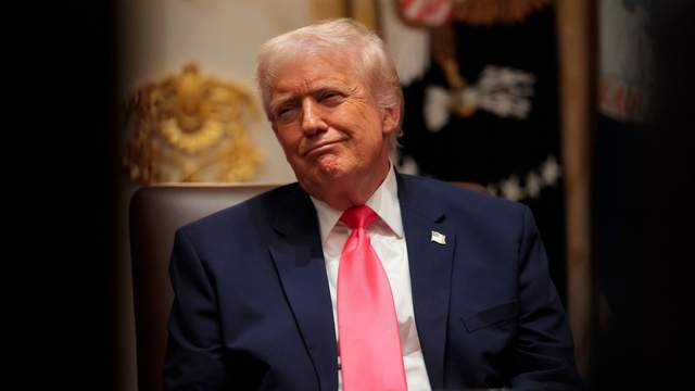 Трамп погрожує 200% митами для України та Росії задля укладення мирної угоди