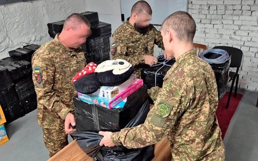 Гвардійці НГУ доставили дронами 600 кг їжі та іграшок дітям в окуповані Олешки