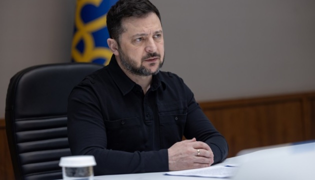 Зеленський: Україна майже місяць очікує на підпис Гегсета щодо ракет для Patriot та NASAMS