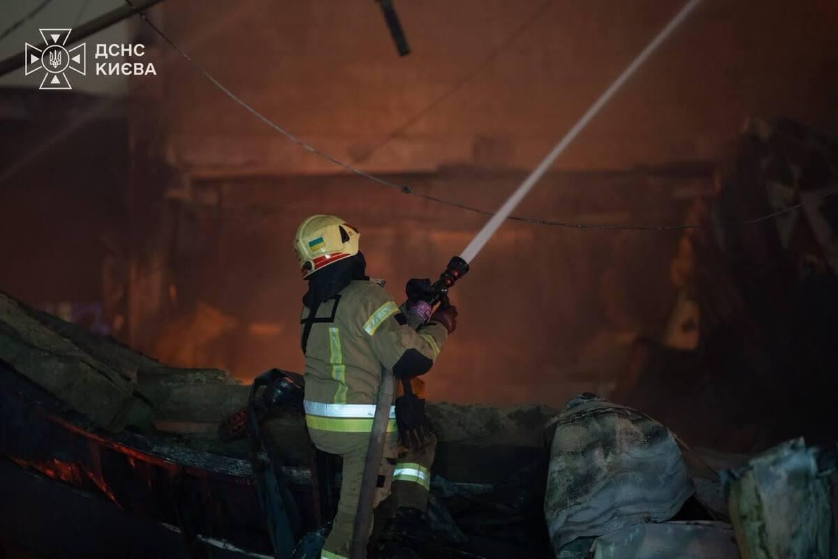 Балістичний удар по Києву: є загиблі, пошкоджено ДТЕУ та метро «Лісова»