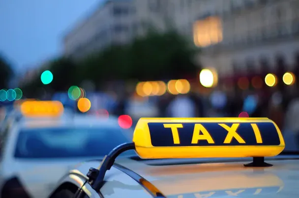 Підписано меморандум з Bolt, Uklon, Uber та OPTI щодо обмеження цін на таксі під час тривог