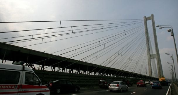 У Києві відновили рух Південним мостом з лівого на правий берег