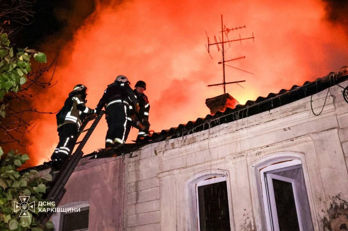 Ворожий дрон вдарив по Харкову: п'ятеро поранених, пожежа в житловому районі