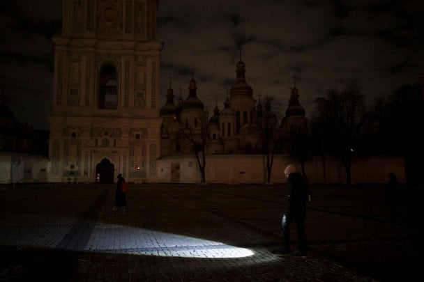 У Києві критичні відключення: деякі райони мають лише 1,5 години електрики на добу