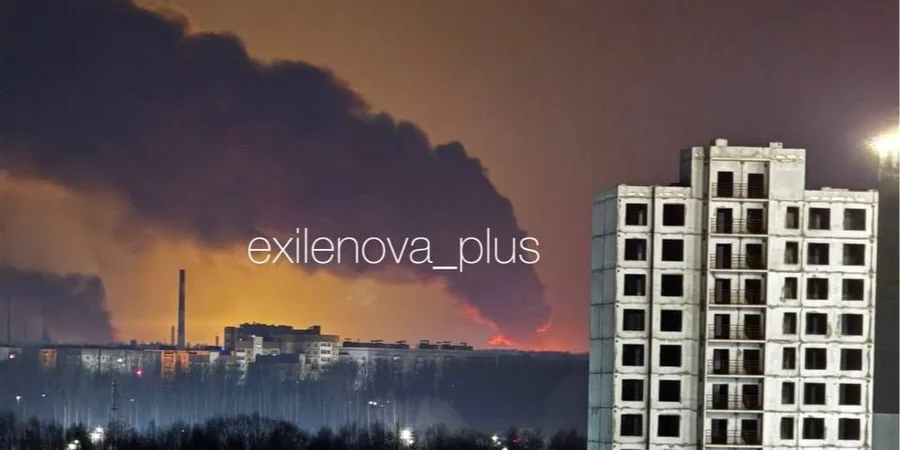 Дрони атакували Ярославський НПЗ: масштабна пожежа на заводі, що постачає паливо Москві