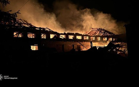 Удар по Новгороду-Сіверському: 7 дронів влучили в підприємство і дитсадок