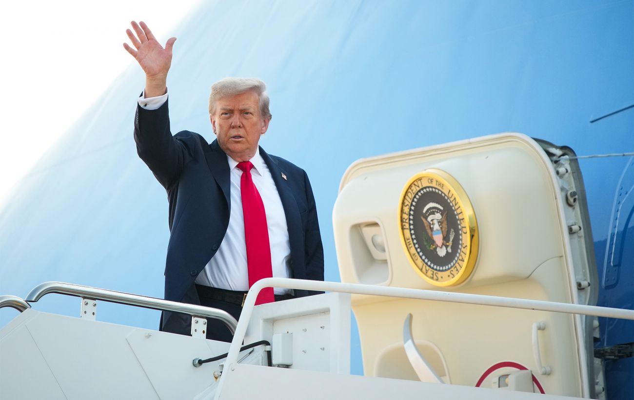 Дрон небезпечно наблизився до літака президента США Трампа в Палм-Біч