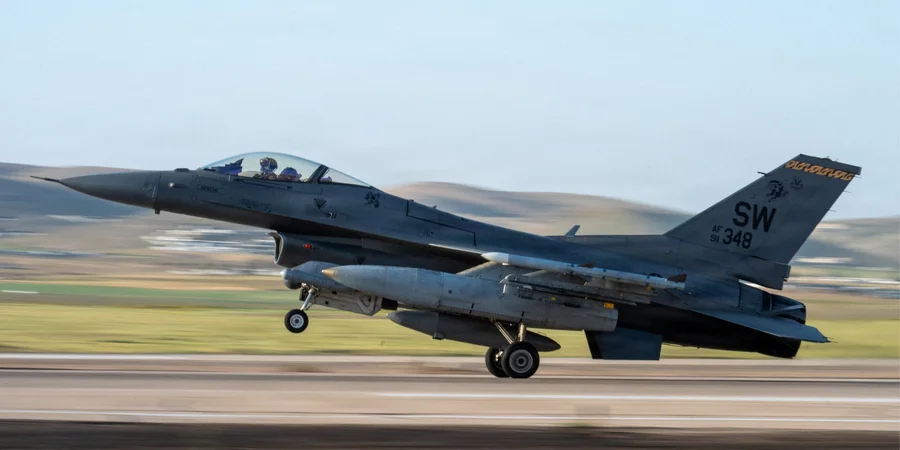 Іран запустив балістичну ракету по Туреччині: НАТО перехопило, Іспанія закрила небо для США