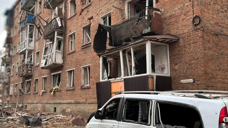 Росія вдарила КАБами по Глухову на Сумщині: 11 поранених, серед них дитина