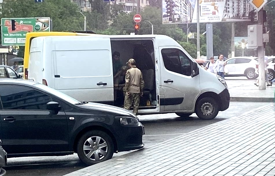 В Одесі під час мобілізаційних заходів чоловік ножем поранив військового ТЦК
