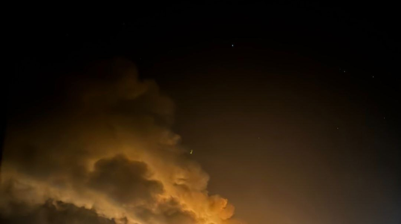 Ворог атакував Хмельницький: вибух і пожежа на підприємстві