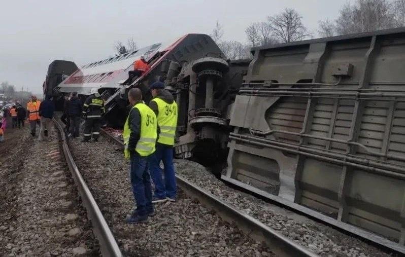 У Росії зійшов з рейок пасажирський поїзд до Москви: 24 постраждалих